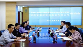  中國人民財(cái)產(chǎn)保險(xiǎn)有限公司甘肅省分公司黨委書記、總經(jīng)理余素紅一行到訪甘肅物流集團(tuán)